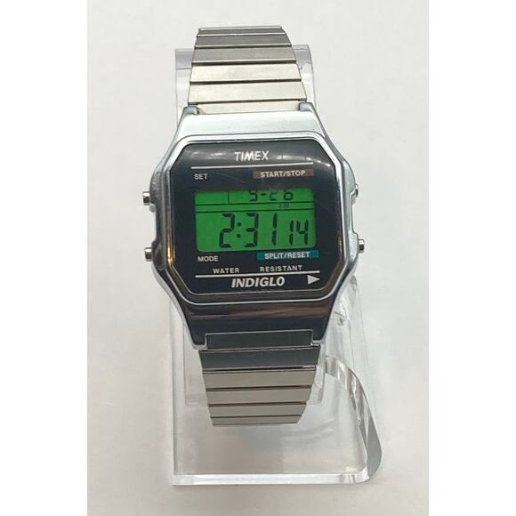Timex Indiglo 555 V6 Men's Digital Watch 35mm Expandable Band New Battery WR 30m - Picture 1 of 7